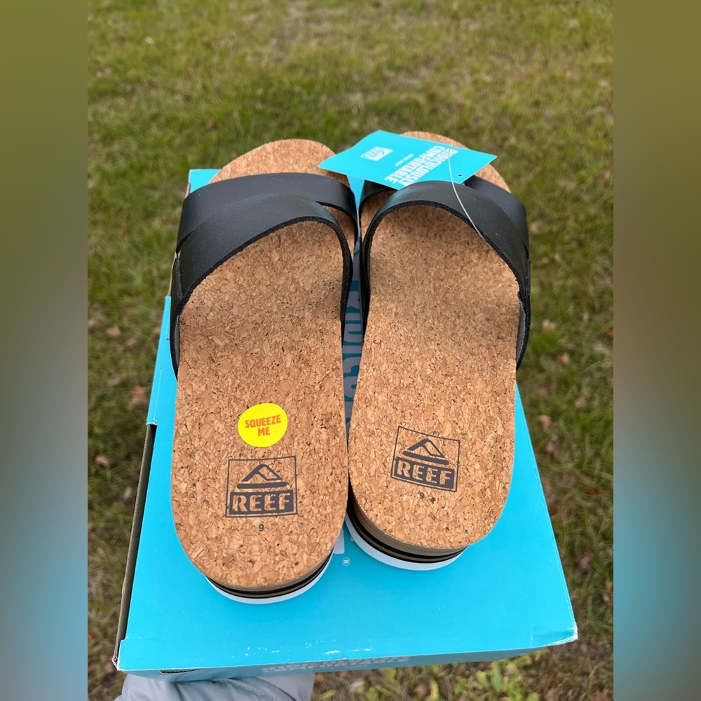 NWT Reef Cushion Vista Hi Sandals Size 9 in Black and White - Picture 8 of 11